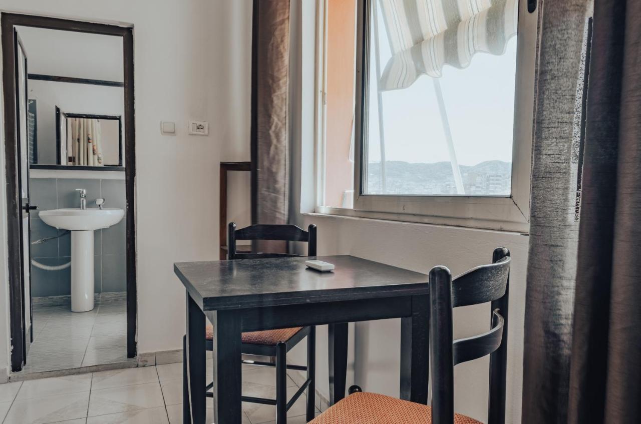 Hostel Albania Tirana Esterno foto